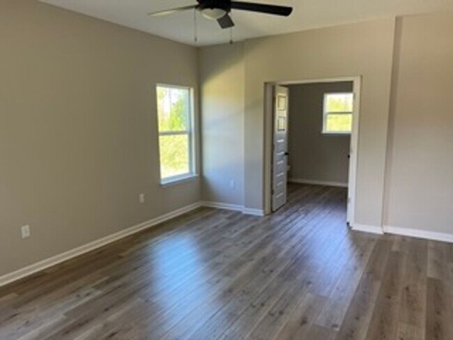 Building Photo - Single-Family House for Rent