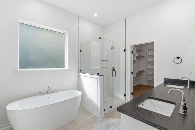 Building Photo - 1847 E Fiji St