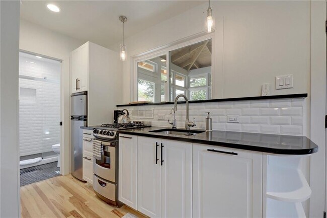 Building Photo - 4518 Red River St