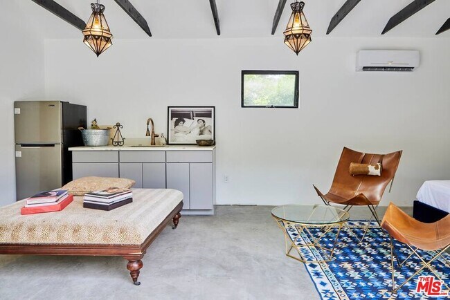 Building Photo - 1724 N Sierra Bonita Ave