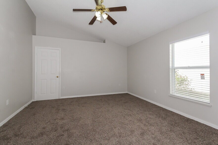 Building Photo - 12814 Lake Vista Dr