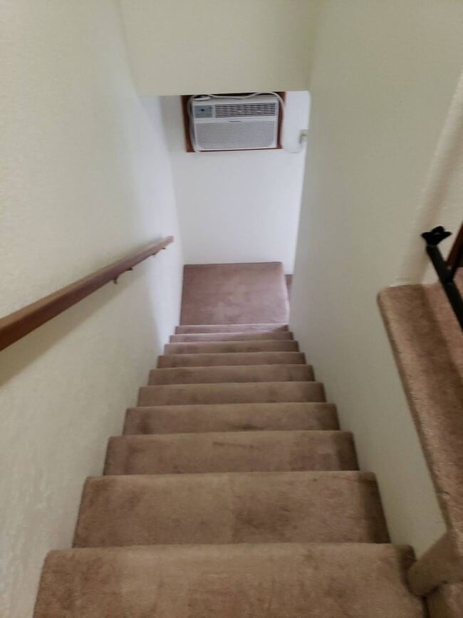 Building Photo - 2005 NE Terre View Dr