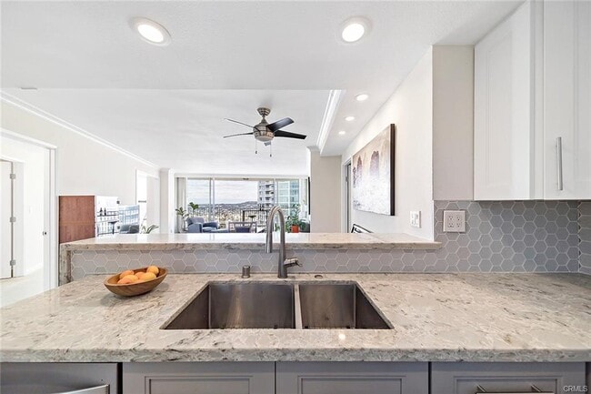 Building Photo - 700 E Ocean Blvd