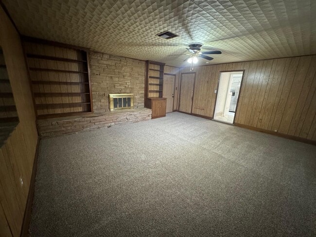 Building Photo - 5607 NW Beechwood Dr