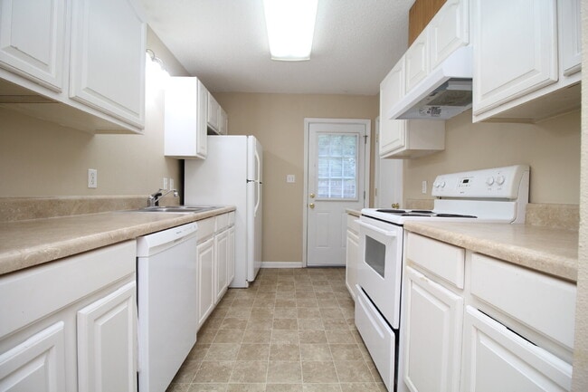 Building Photo - 2-Bed, 2-Bath Milton Duplex Minutes from Whiting Field – Pet Friendly with Lawn Maintenance Inclu...