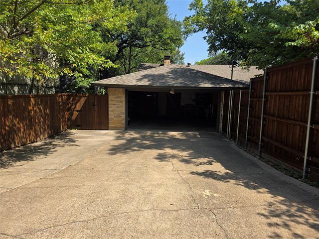 Building Photo - 9784 Maplehill Dr