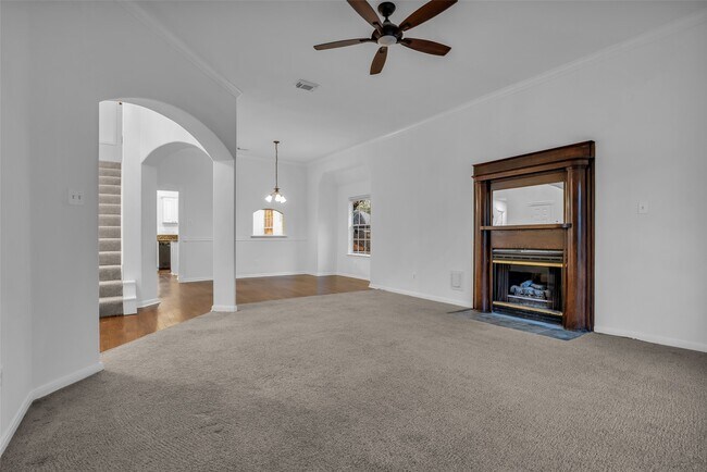 Building Photo - 701 Ravensworth Dr