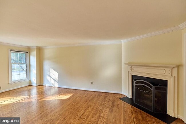Building Photo - 2423 Falls Pl Ct