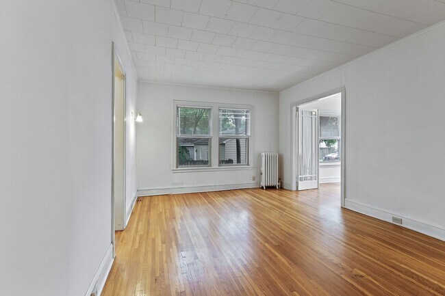 Building Photo - 2216 Harriet Ave