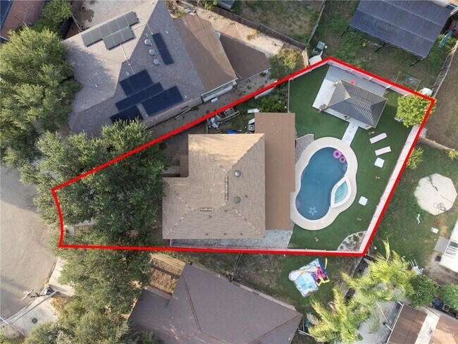 Building Photo - 32 Robin Ave