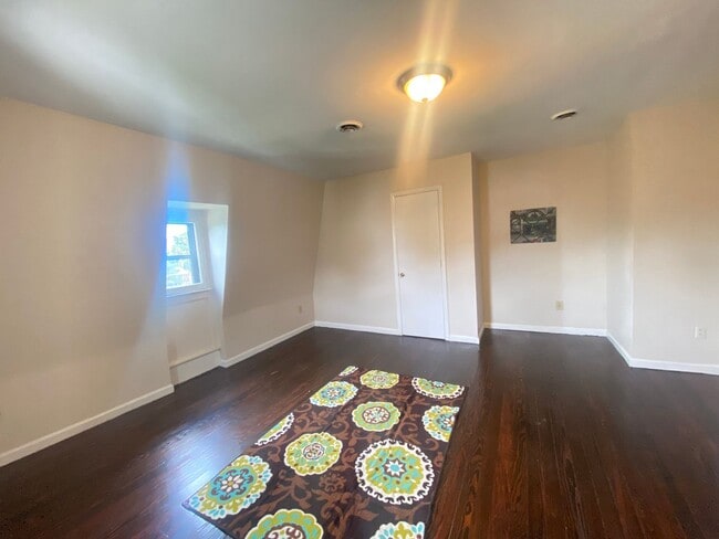 Building Photo - 9 Bed 5 Bath Historic Home - Commercial Use