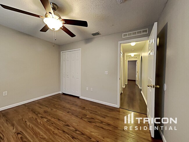 Building Photo - 13176 Siam Dr