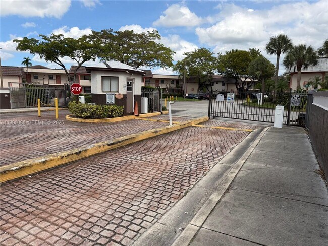 Building Photo - 871 NE 207th Terrace