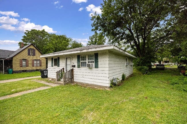 Primary Photo - 512 E Olive St