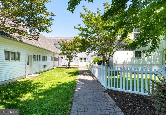 Building Photo - 6670 Cedar Cove Rd