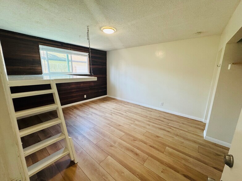 Building Photo - 6705 Trigo Rd