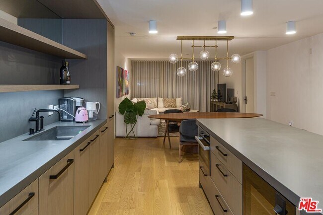 Building Photo - 10777 Wilshire Blvd