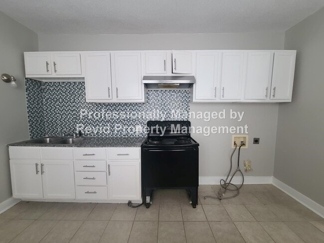 Building Photo - Great 2 Bedroom with large balcony!