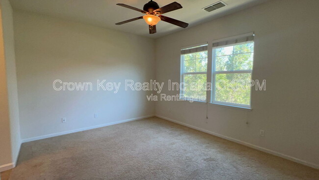 Building Photo - 151 W Saltillo Ln