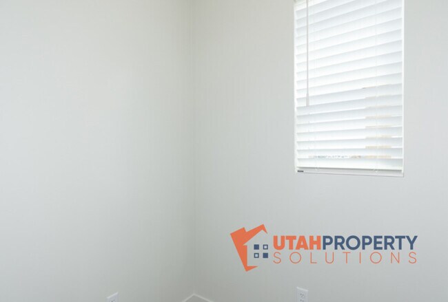 Building Photo - 959 W 540 S