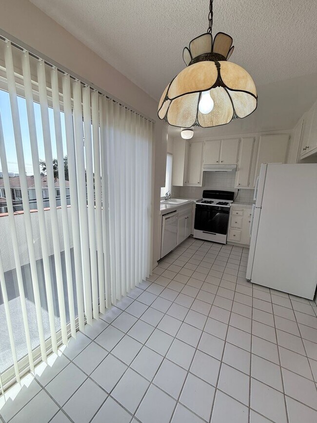 Building Photo - 4432 Franklin Ave