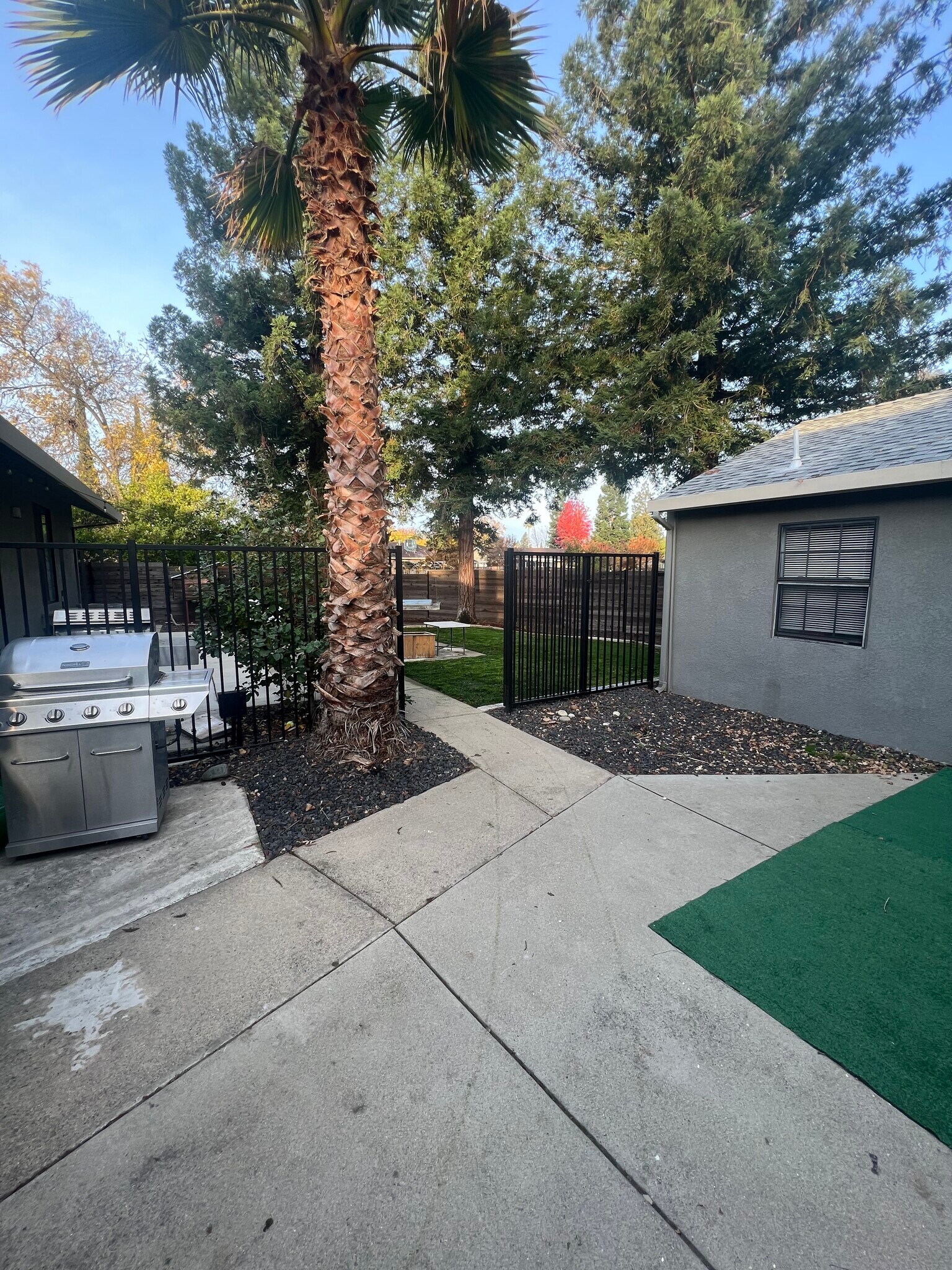 Backyard access - 3747 Edison Ave