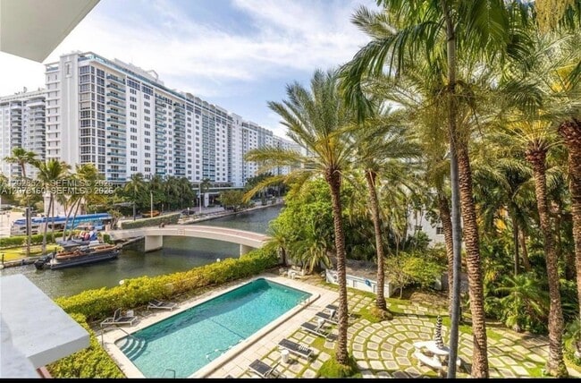 Building Photo - 2445 Lake Pancoast Dr