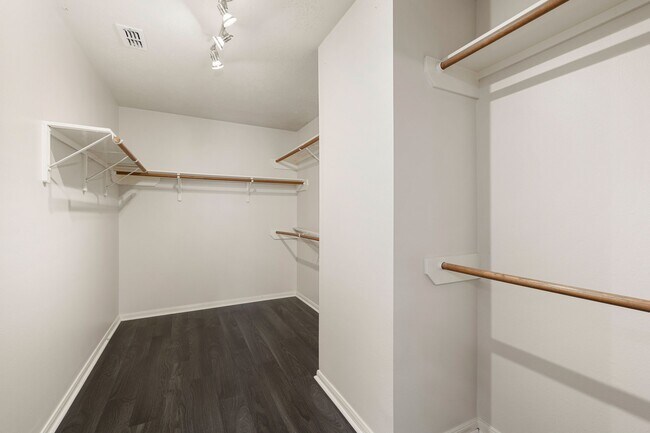 Building Photo - 21039 Vista Trail Ct