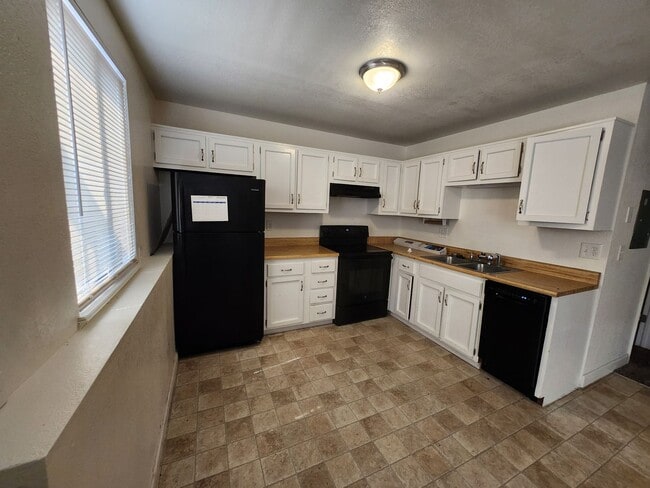 Building Photo - 6616 Provincial Dr