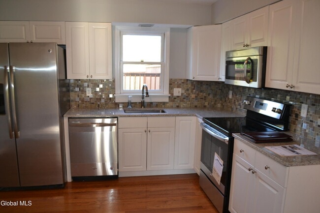 Building Photo - 60 Colonial Rd