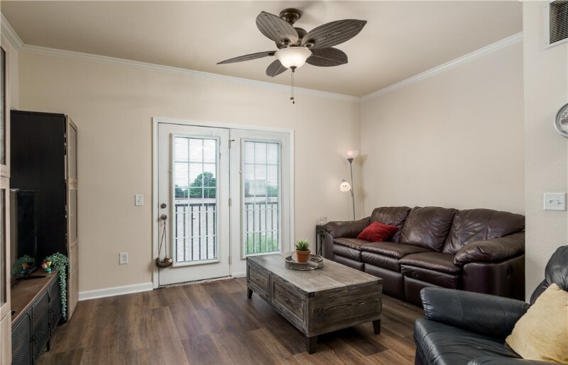 Building Photo - 1901 5th E Ave