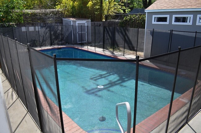 Building Photo - 4 Bedroom Pool Home for Rent in Woodland H...