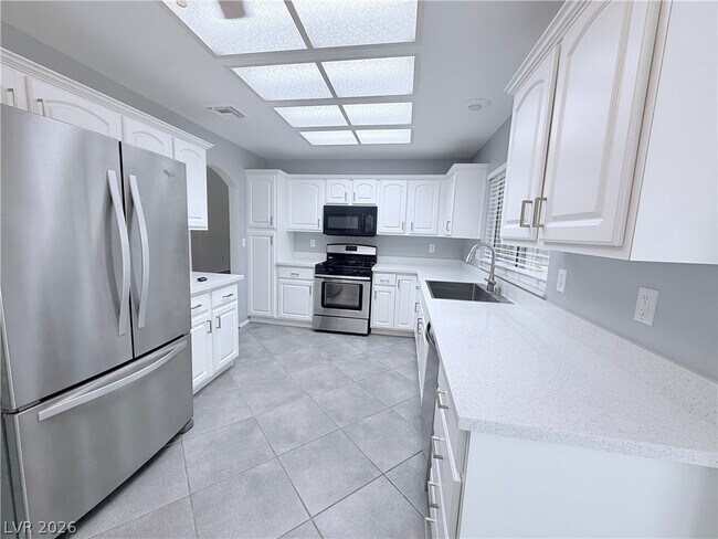 Building Photo - 9709 Blue Bell Dr