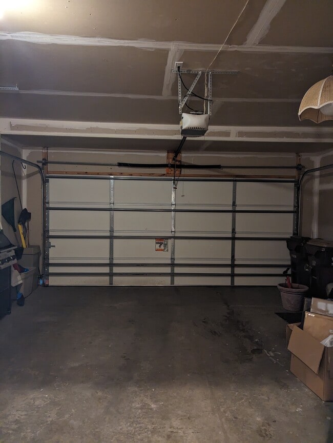 Building Photo - 931 Willow Glen Dr