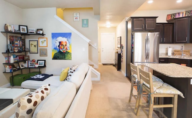 Building Photo - 3 Bed/2 Bathroom house in South Jordan