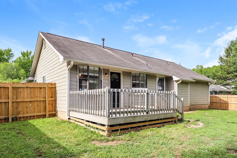 Building Photo - 527 Brookfield Way