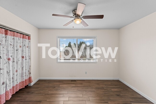 Building Photo - 10110 Clear Creek Rd