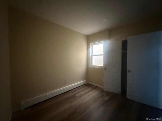 Building Photo - 181 Hale Ave