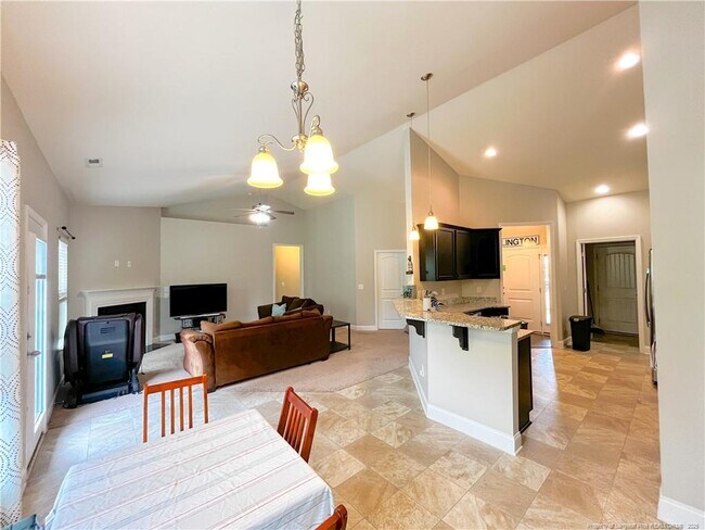 Building Photo - 144 Parkside Dr