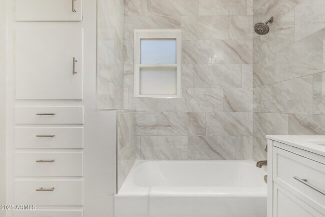 Building Photo - 423 E Crescent Ave