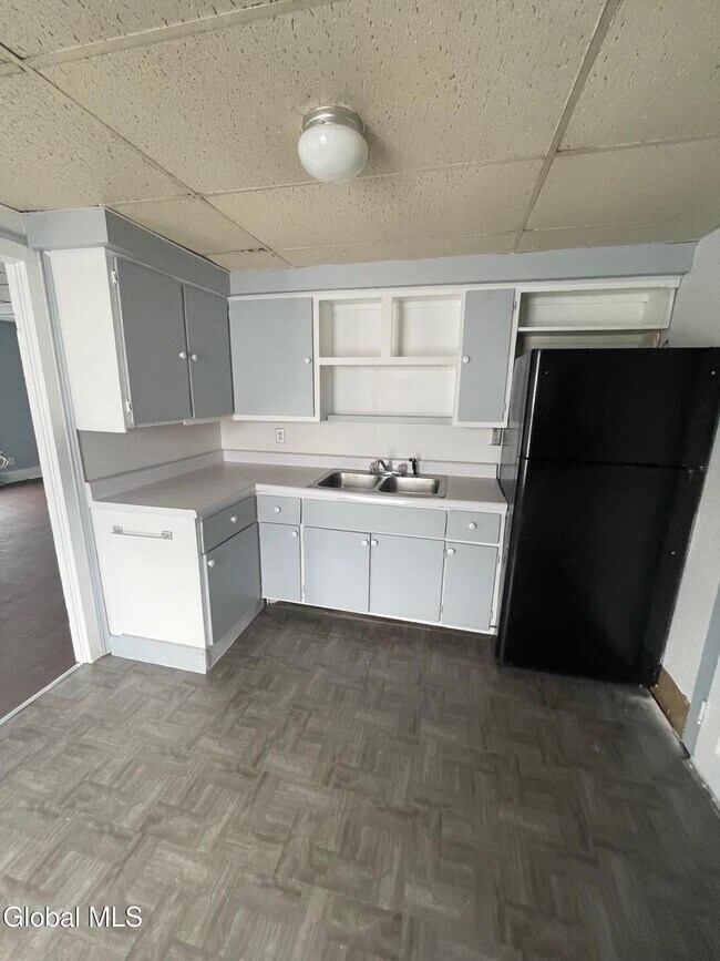 Building Photo - 140 Wells Ave