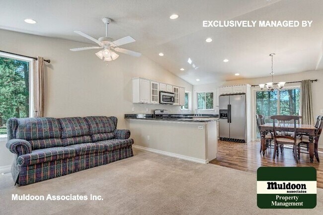 Building Photo - 8385 Woodcrest Dr