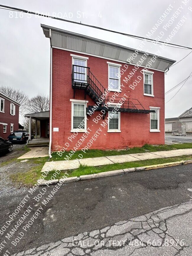 Primary Photo - 816 S Railroad St