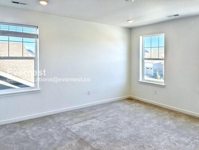 Building Photo - 740 Columbia St