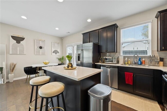 Building Photo - 5011 Longview Walk