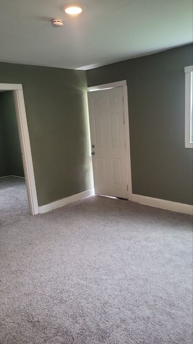 Building Photo - Cozy 2 Bed 1 Bath Home!