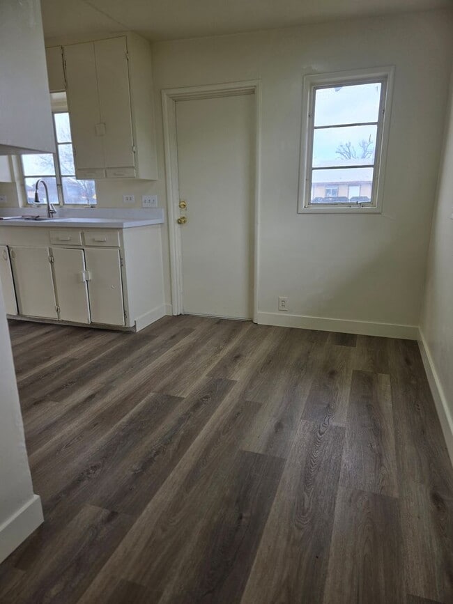 Building Photo - 3 Br 1 Ba available now