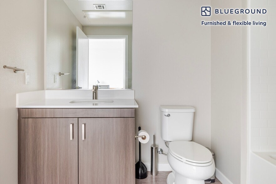 Building Photo - 3560 Rambla Pl