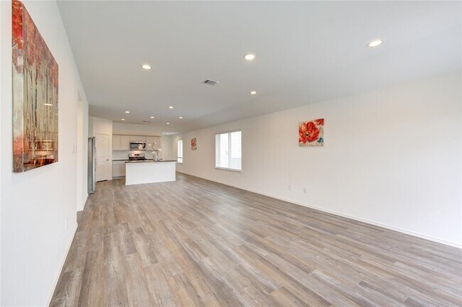 Building Photo - 24434 Elmwood Falls Dr
