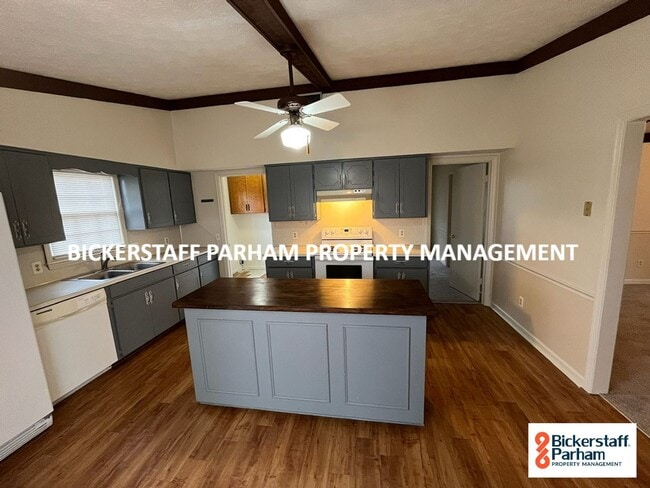 Building Photo - Located in Northern Columbus!